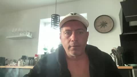 Snapshot of guil0 chatting on 09.15.25 guil0 online show from 09.15.25