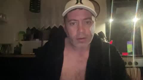 Snapshot of guil0 chatting on 04.18.26 guil0 online show from 04.18.26