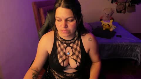 Snapshot of guinivere_blake chatting on 12.01.24 Hello Im Julieta Im 25 years old welcome to my room have fun and be happy. online show from 12.01.24