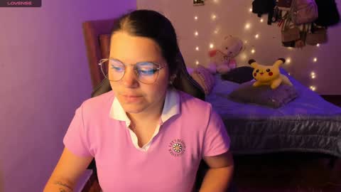 Snapshot of guinivere_blake chatting on 12.09.24 Hello Im Julieta Im 25 years old welcome to my room have fun and be happy. online show from 12.09.24