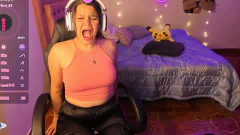 Snapshot of guinivere_blake chatting on 01.19.25 Hello Im Julieta Im 25 years old welcome to my room have fun and be happy. online show from 01.19.25