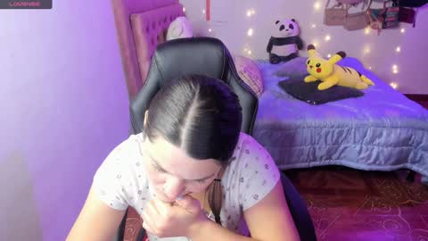Snapshot of guinivere_blake chatting on 02.08.25 Hello Im Julieta Im 25 years old welcome to my room have fun and be happy. online show from 02.08.25