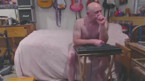 Snapshot of guitarsexgod chatting on 02.10.25 Mario online show from 02.10.25