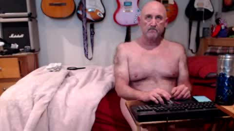 Snapshot of guitarsexgod chatting on 02.12.25 Mario online show from 02.12.25