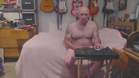 Snapshot of guitarsexgod chatting on 03.05.25 Mario online show from 03.05.25