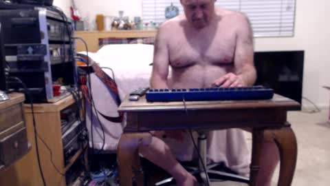 Snapshot of guitarsexgod chatting on 03.09.25 Mario online show from 03.09.25