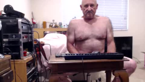 Snapshot of guitarsexgod chatting on 03.09.25 Mario online show from 03.09.25