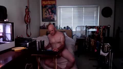 Snapshot of guitarsexgod chatting on 10.12.25 Mario online show from 10.12.25