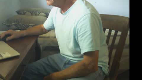 Snapshot of gulfcoast1952 chatting on 06.30.26 Roy online show from 06.30.26