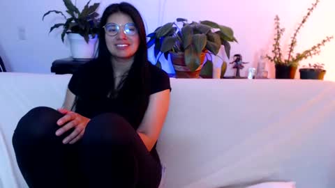 Vane blonde and Hazell black hair online show from 02.10.25