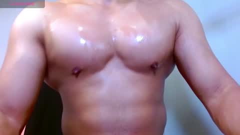 Snapshot of gurushake chatting on 07.18.26 holl latino online show from 07.18.26