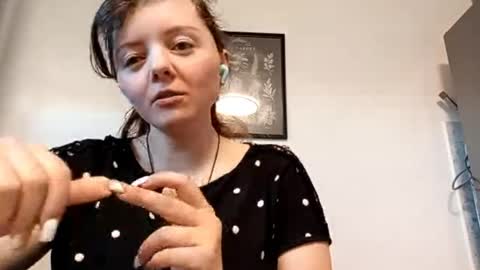 Snapshot of gussietackitt chatting on 04.28.26 Alana online show from 04.28.26