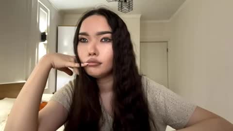 Snapshot of gussietackitt chatting on 05.11.26 Alana online show from 05.11.26