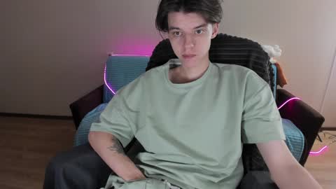 guy_liam1 online show from 12.23.24