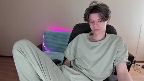 guy_liam1 online show from 01.13.25