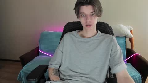 guy_liam1 online show from 01.20.25