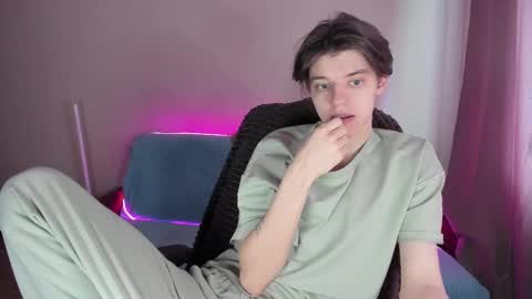 guy_liam1 online show from 02.22.25