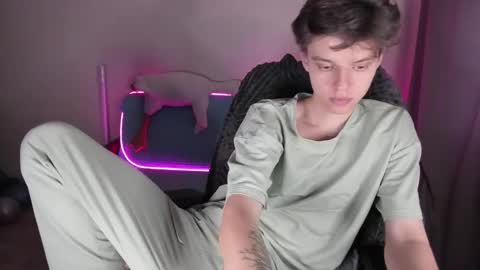 guy_liam1 online show from 10.14.25