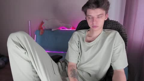 guy_liam1 online show from 10.15.25