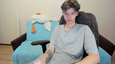 guy_liam1 online show from 10.21.25