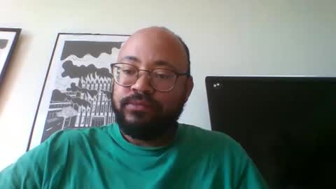 Snapshot of guy_wood15 chatting on 09.26.25 guy_wood15 online show from 09.26.25