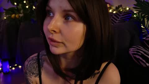 gwenhilton online show from 03.11.25