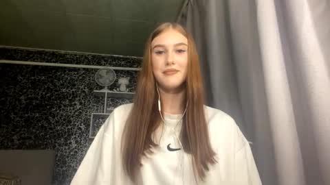 Snapshot of gwenmestayer chatting on 09.20.25 Gwen online show from 09.20.25