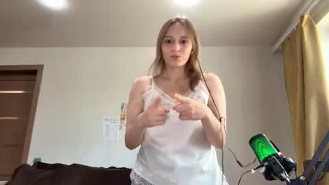 Snapshot of gwenndimsdale chatting on 06.23.26 Eva online show from 06.23.26