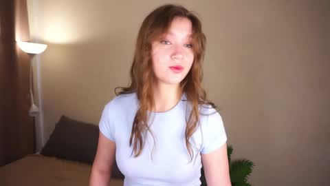 Snapshot of gwennielove chatting on 06.06.26 Molly online show from 06.06.26