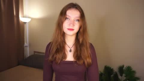 Snapshot of gwennielove chatting on 06.16.26 Molly online show from 06.16.26