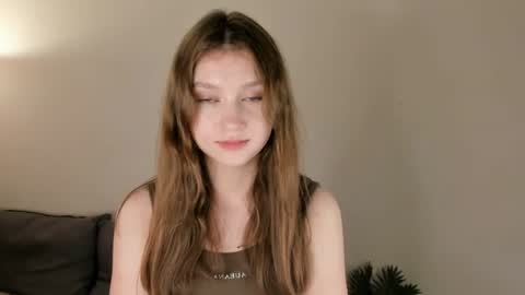 Snapshot of gwennielove chatting on 06.21.26 Molly online show from 06.21.26