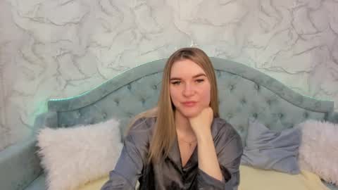 Snapshot of gwensmitt chatting on 05.27.26 gwensmitt online show from 05.27.26