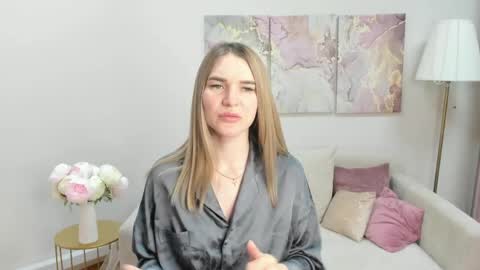 Snapshot of gwensmitt chatting on 05.28.26 gwensmitt online show from 05.28.26