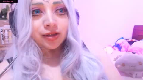 Snapshot of gwin_nya chatting on 10.24.25 Gwin Nya   Please help me reach 200 thumbs up online show from 10.24.25