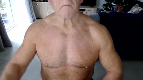 Snapshot of gymguyuk28 chatting on 12.17.24 Gymguy online show from 12.17.24