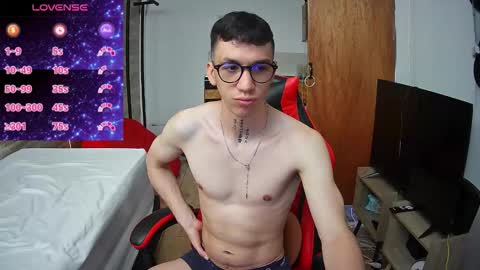 Snapshot of gyo_____ chatting on 11.03.25 gyo online show from 11.03.25