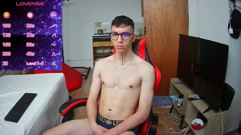 Snapshot of gyo_____ chatting on 11.04.25 gyo online show from 11.04.25