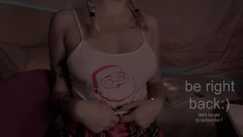 Snapshot of h2h0e chatting on 09.11.25 Lana online show from 09.11.25