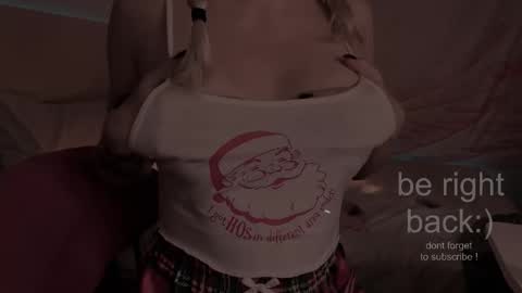 Snapshot of h2h0e chatting on 09.26.25 Lana online show from 09.26.25