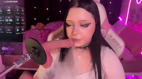 Snapshot of h3ntaikitty chatting on 02.24.26 Molly and PVT 42TKMIN 3 help us get 100 likes online show from 02.24.26