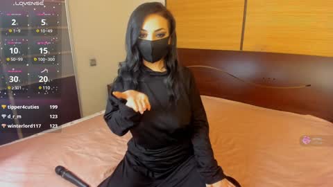 Snapshot of habibi_moon chatting on 12.08.24 Linda online show from 12.08.24