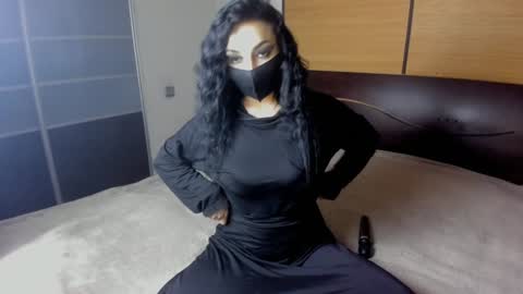 Snapshot of habibi_moon chatting on 12.15.24 Linda online show from 12.15.24