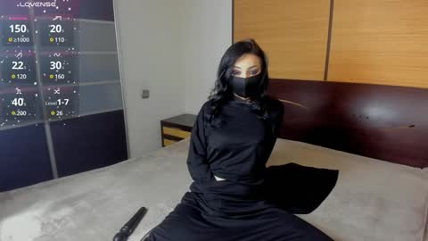 Snapshot of habibi_moon chatting on 12.21.24 Linda online show from 12.21.24