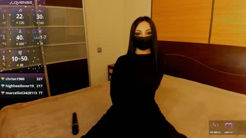 Snapshot of habibi_moon chatting on 12.26.24 Linda online show from 12.26.24