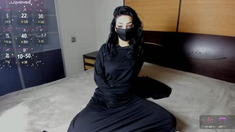 Snapshot of habibi_moon chatting on 12.27.24 Linda online show from 12.27.24