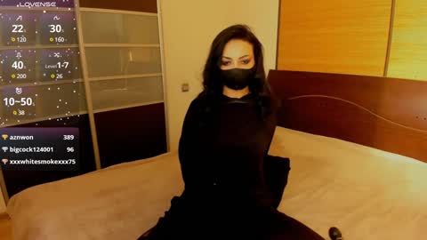 Snapshot of habibi_moon chatting on 12.28.24 Linda online show from 12.28.24