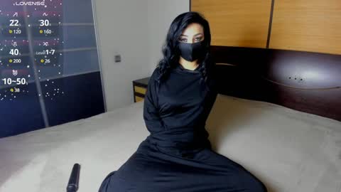 Snapshot of habibi_moon chatting on 12.30.24 Linda online show from 12.30.24