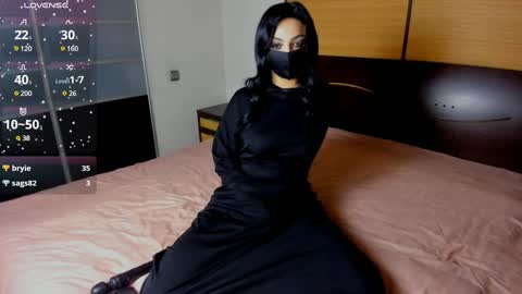 Snapshot of habibi_moon chatting on 01.04.25 Linda online show from 01.04.25