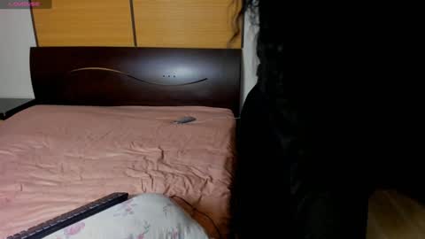 Snapshot of habibi_moon chatting on 01.05.25 Linda online show from 01.05.25