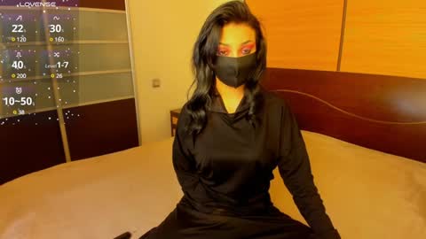 Snapshot of habibi_moon chatting on 01.15.25 Linda online show from 01.15.25